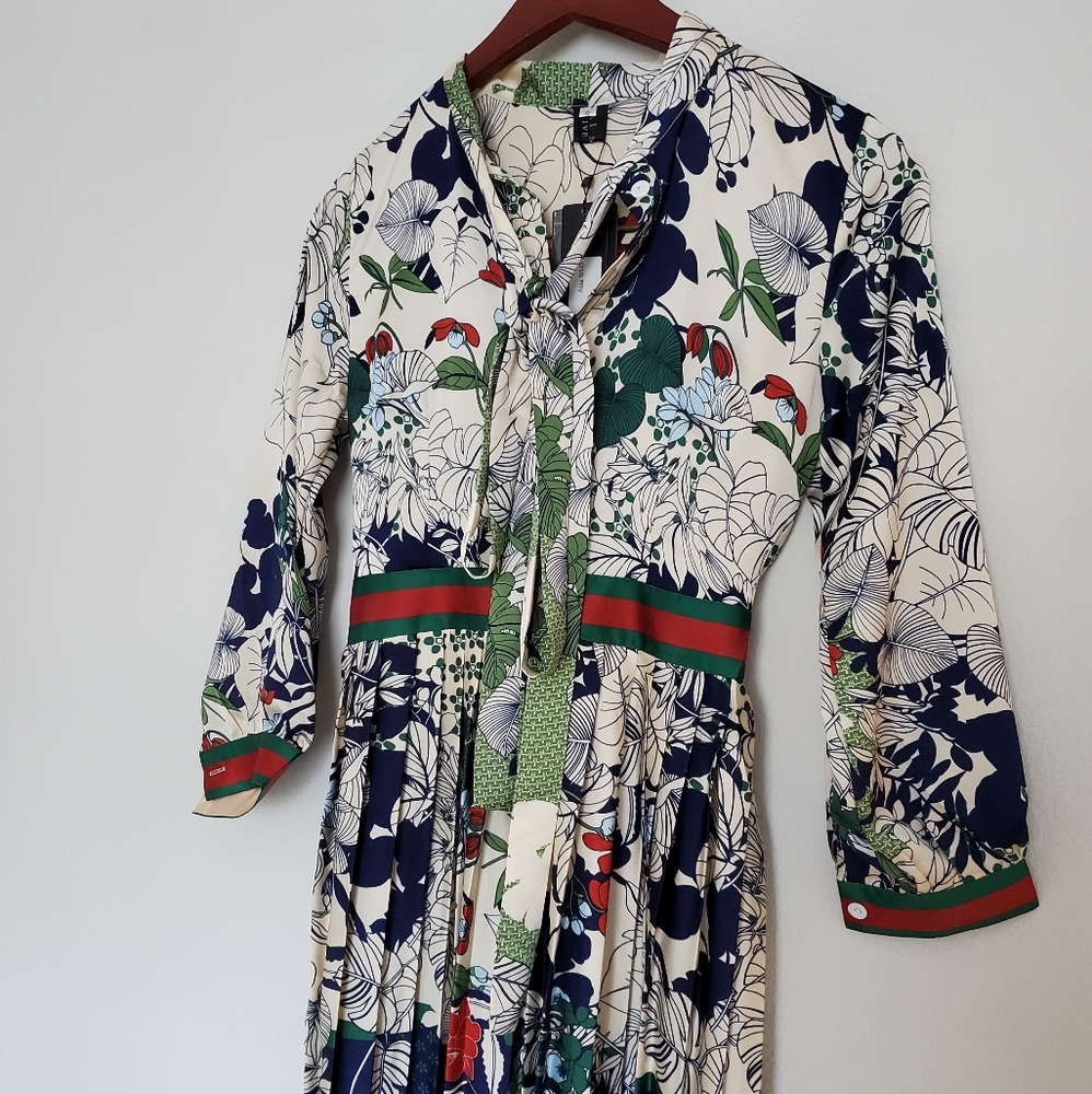 🎈SOLD 🎈NWT Tie Neck Printed Midi  Floral Dress in S - Picture 6 of 15